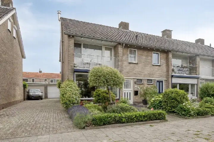 Hoekwoning te koop: Johannes Vermeerstraat 12, Noordpolder Terneuzen