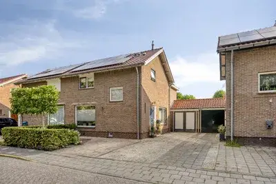 Twee-onder-één-kap te koop: Johannis Bogaardstraat 21, Nieuw-Vennep West Nieuw-Vennep