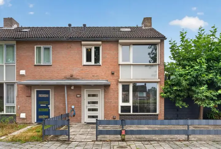 Hoekwoning te koop: John F. Kennedylaan 15, Loonsebaan Vught