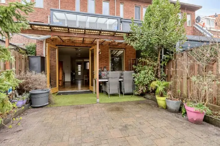 Tussenwoning te koop: Jonathanstraat 107, Spoorwijk 'S-Gravenhage