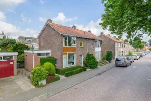 Twee-onder-één-kap te koop: Jonkerplantsoen 13, Boerejonkerbuurt Zaandam