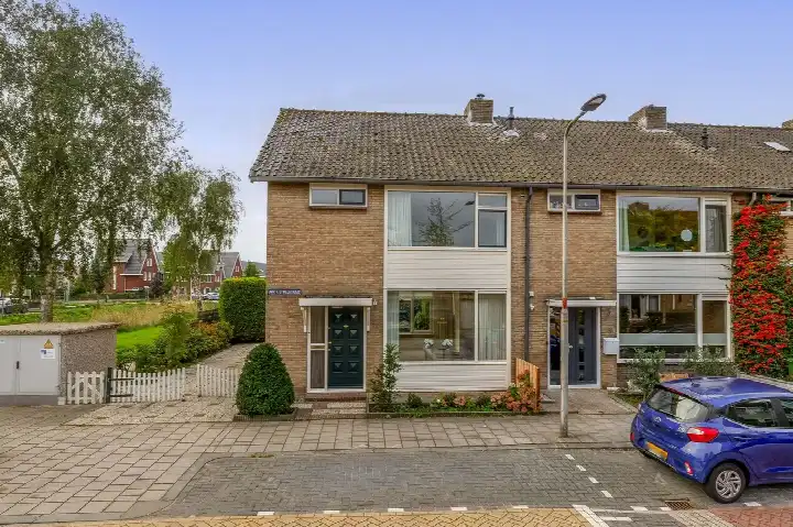 Corner house for sale: Jonkheer van der Welstraat 72, Moerkapelle-Oost Moerkapelle