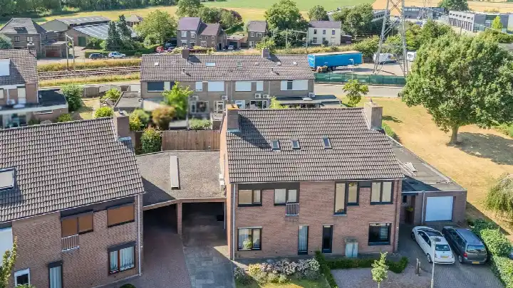 Tussenwoning te koop: Joost van den Vondelstraat 18, Elsloo Elsloo (Li)