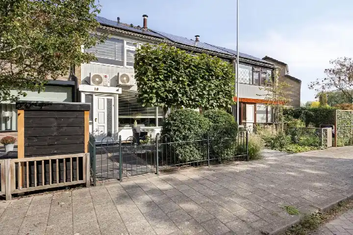 Terraced house for sale: Joost van den Vondelstraat 18, Winklerplein-Zuid Sliedrecht