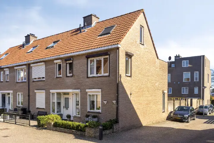 Corner house for sale: Jordaanstoep 3, Rivierdijk-West Sliedrecht