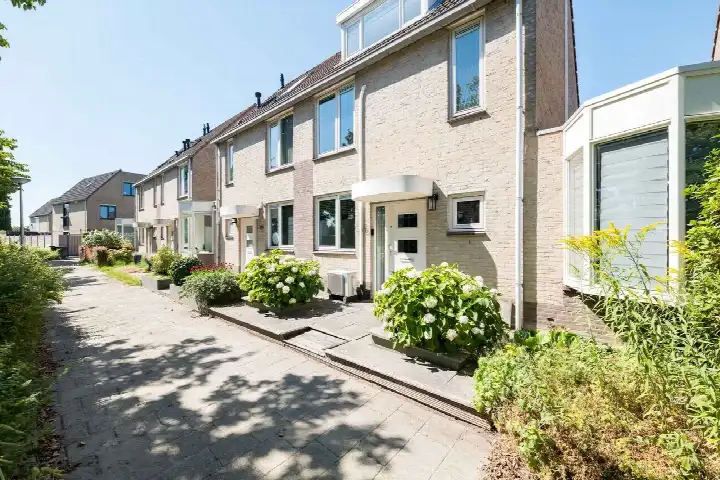 Tussenwoning te koop: Jordenspad 4, Salem Hellevoetsluis