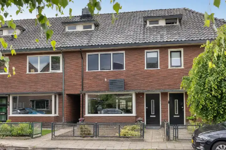 Tussenwoning te koop: Josef Haydnlaan 20, De Noork Hengelo