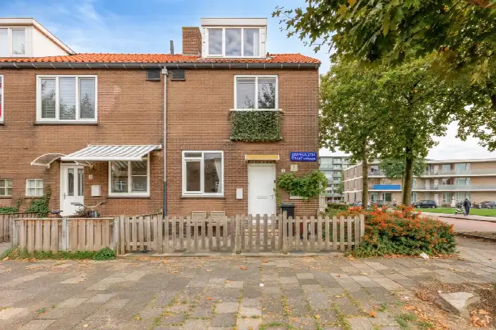 Hoekwoning te koop: Josephus Jittastraat 2, Jan de Louterbuurt Amsterdam