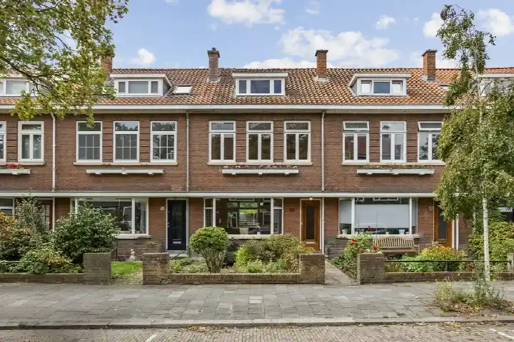 Tussenwoning te koop: Jozef Israëlslaan 50, Rembrandtkwartier Rijswijk