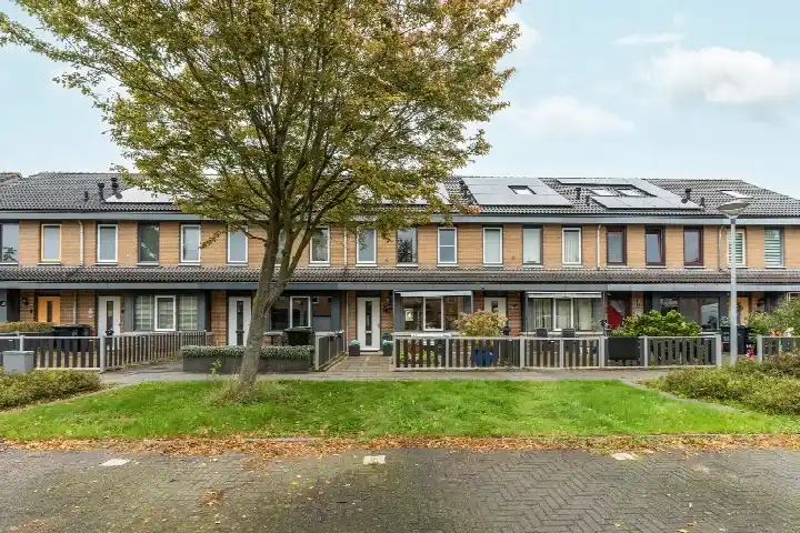 Terraced house for sale: Jozef Israëlslaan 55, Tussen de Vaarten N.- West Almere