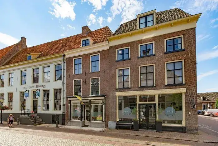 Tussenwoning te koop: Jufferenstraat 10, Binnenstad Elburg