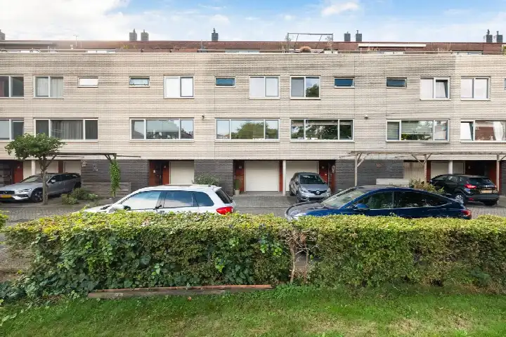 Tussenwoning te koop: Jules Vernehof 29, Snel en Polanen Woerden
