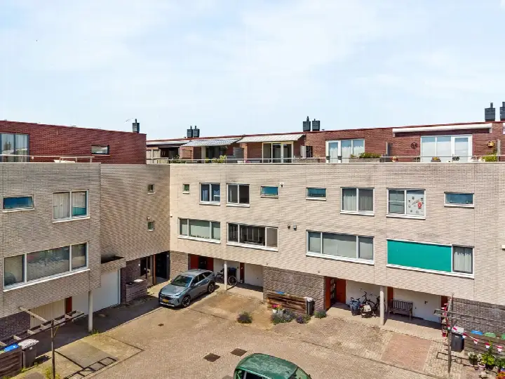 Tussenwoning te koop: Jules Vernehof 6, Snel en Polanen Woerden