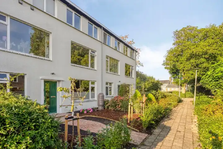 Apartment for sale: Juliana van Stolberglaan 40, Oranjebuurt Hillegom