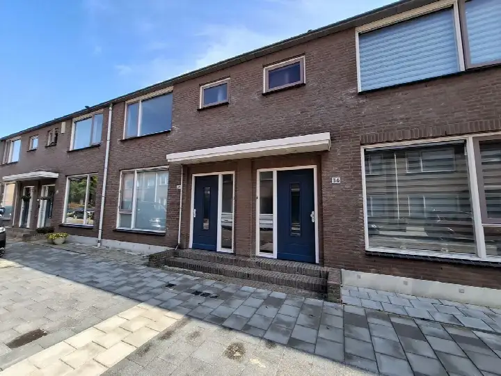 Tussenwoning te koop: Juliana van Stolbergstraat 34, Pr. Bernhardstraat en omgeving Dordrecht
