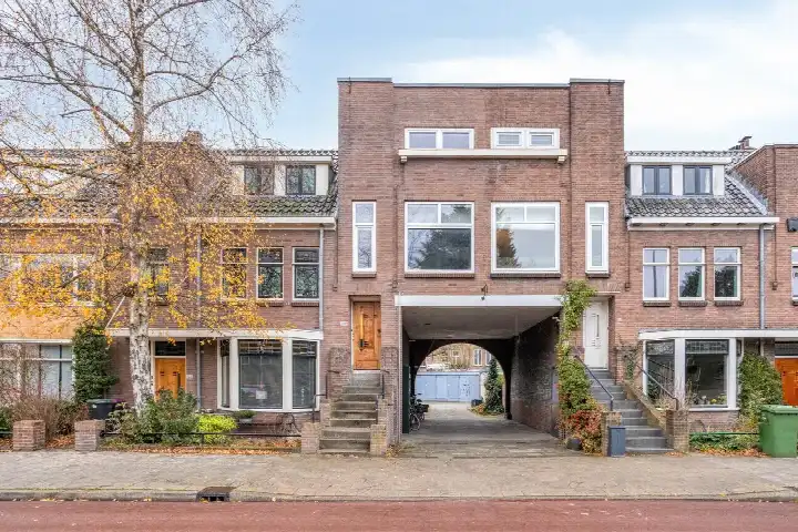 Terraced house for sale: Julianalaan 119, Zeeheldenbuurt Delft