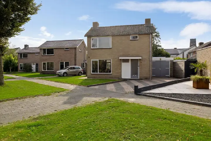 Detached house for sale: Julianalaan 13, Bedum Noord - West Bedum