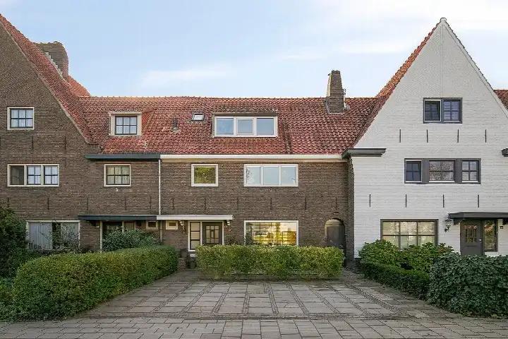 Apartment for sale: Julianalaan 13, Steenweg en omgeving Helmond