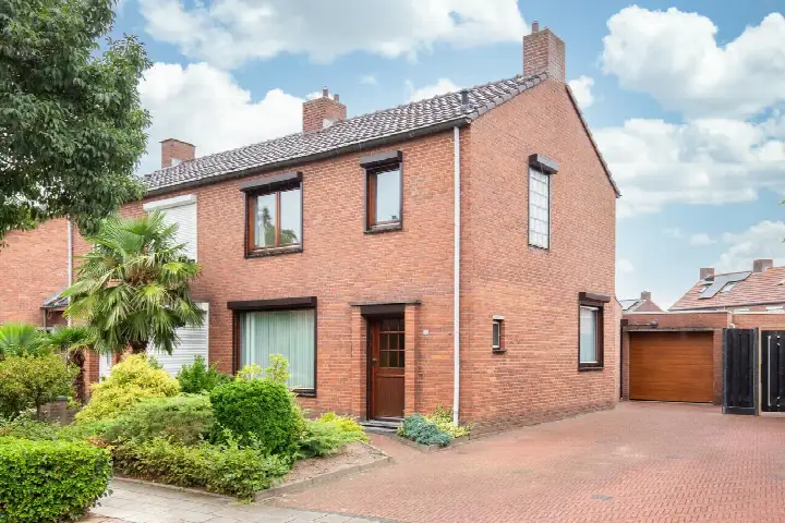 Semi-detached for sale: Julianalaan 14, Posterholt Posterholt