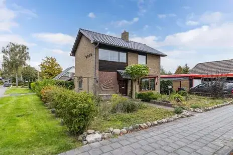 Vrijstaande woning te koop: Julianalaan 2A, Buitenpost Buitenpost