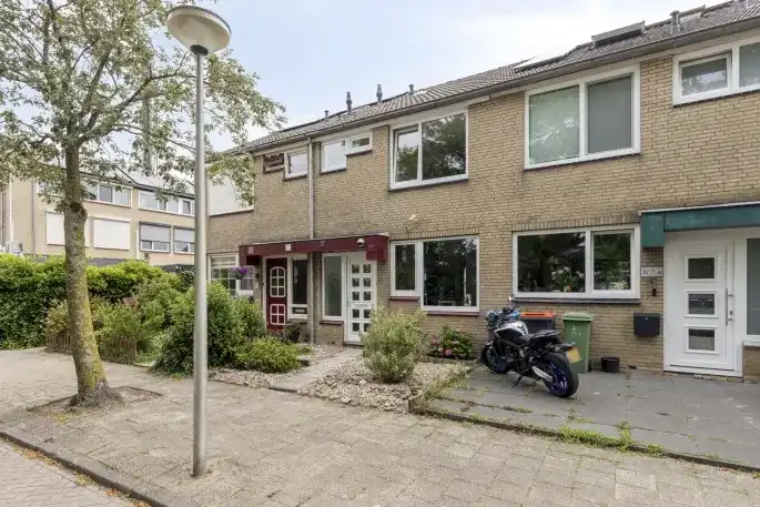 Tussenwoning te koop: Julianalaan 3, Zwartewaal Zwartewaal