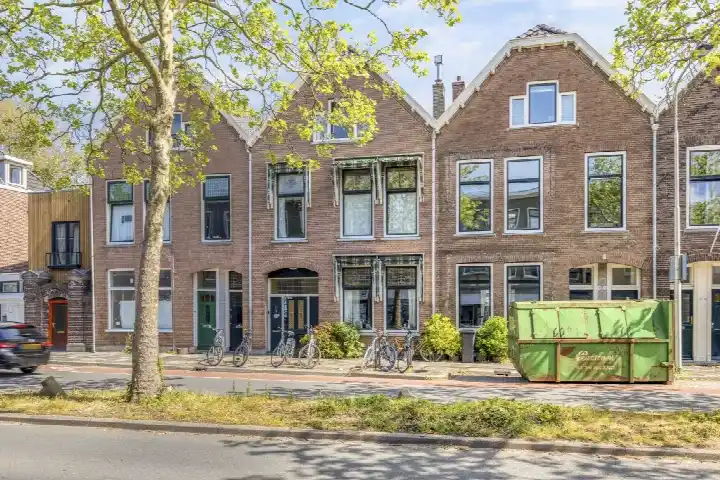 Terraced house for sale: Julianalaan 8, Wippolder-Noord Delft