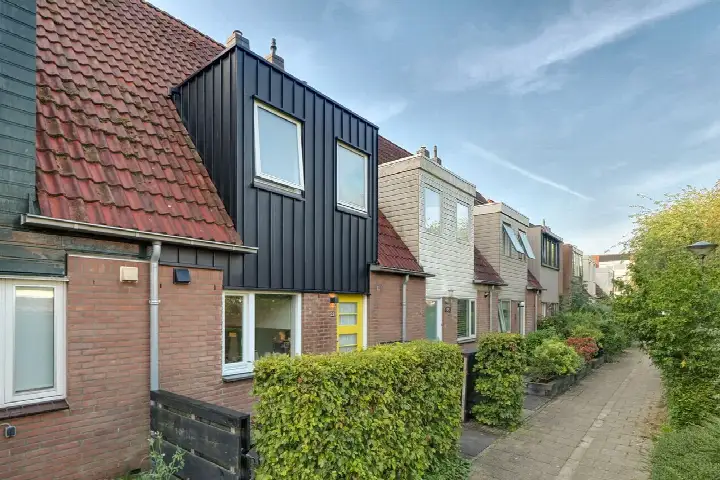 Terraced house for sale: Julianaplein 23, Venelaankwartier - Buurt 11 02 Hoorn