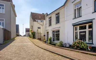 Corner house for sale: Julianaplein 23, Tolkamer Tolkamer