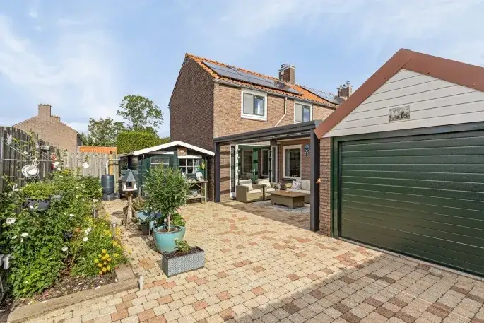 Hoekwoning te koop: Julianastraat 11, Kern Zuidland Zuidland