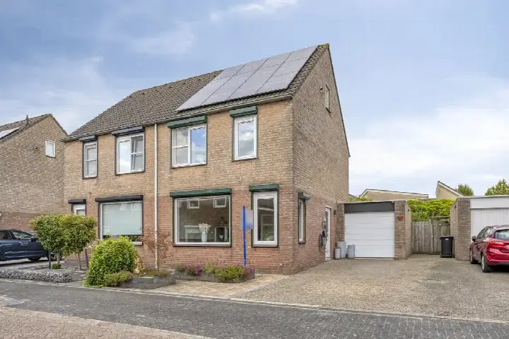 Semi-detached for sale: Julianastraat 1D, Kern Sas van Gent Sas Van Gent