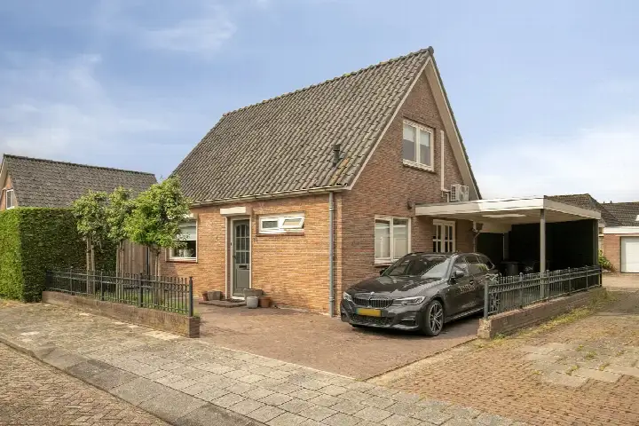Vrijstaande woning te koop: Julianastraat 34, Kern Beneden-Leeuwen Beneden-Leeuwen