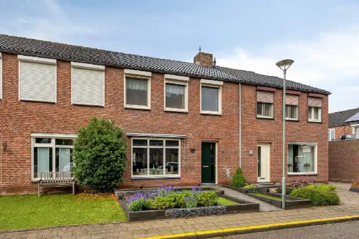 Tussenwoning te koop: Julianastraat 4, Meerlo Meerlo