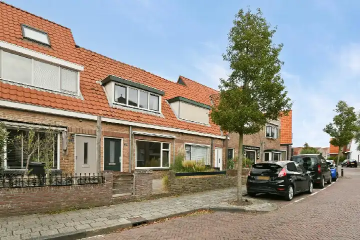 Tussenwoning te koop: Julianastraat 46, Zeeheldenbuurt Noordwijk