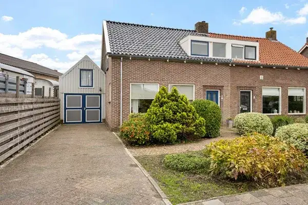 Tussenwoning te koop: Julianastraat 5, West en omgeving Avenhorn