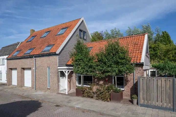 Twee-onder-één-kap te koop: Julianaweg 51, Melissant woonkern Melissant
