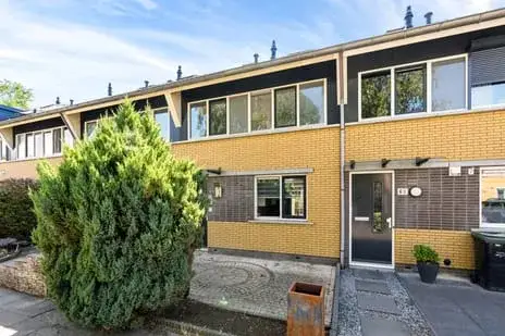 Tussenwoning te koop: Julistraat 61, Seizoenenbuurt West Almere
