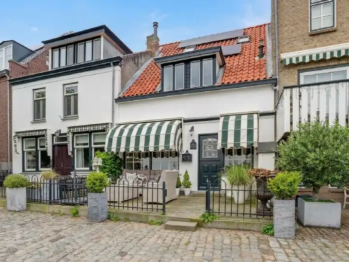 Tussenwoning te koop: Kaai 5, Ooltgensplaat woonkern Ooltgensplaat