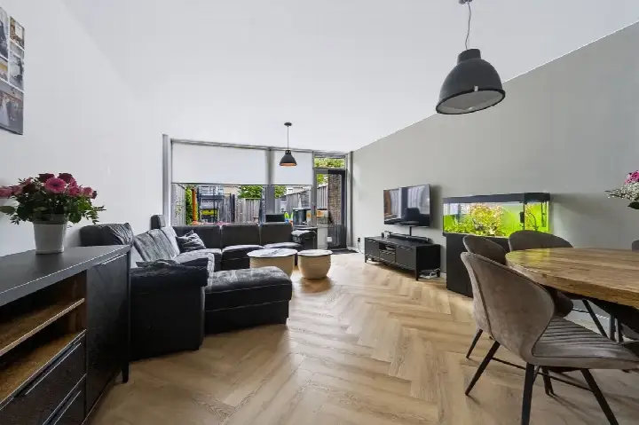 Terraced house for sale: Kaar 7, Hoogvliet Zuid Hoogvliet Rotterdam