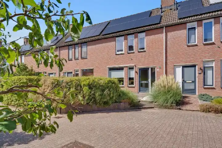 Tussenwoning te koop: Kaasjeskruidweg 12, Westenholte-Stins Zwolle
