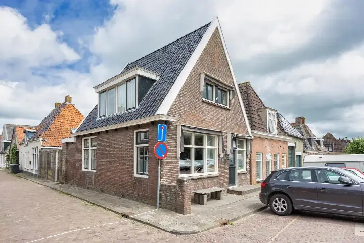 Vrijstaande woning te koop: Kaatsplein 1, Arum Arum