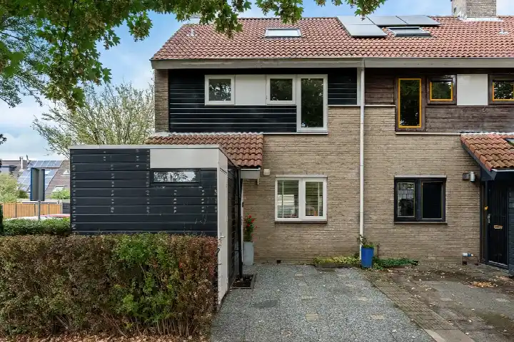 Corner house for sale: Kadelaan 171, Kadebuurt-Oost Zoetermeer