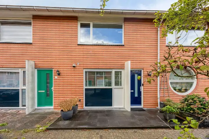 Tussenwoning te koop: Kalimantan 37, Azië Purmerend