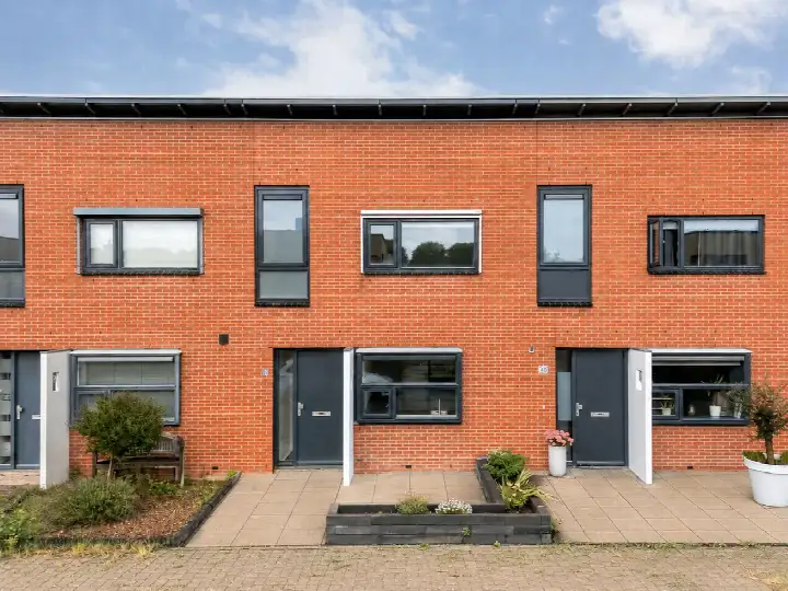 Tussenwoning te koop: Kalkbranderstraat 42, Schoonhorst Zwolle