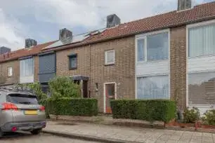 Tussenwoning te koop: Kalmoeshof 3, Kruidenbuurt Oost Tilburg