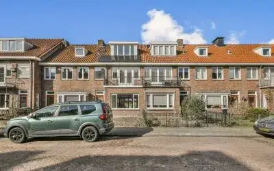 Tussenwoning te koop: Kamerlingh Onnesstraat 62, Natuurkundigenbuurt-west Haarlem