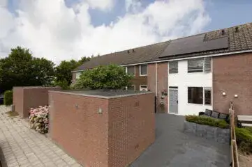 Tussenwoning te koop: Kamille 13, Duinterpen Sneek