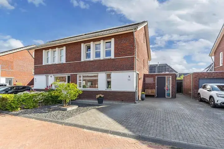Twee-onder-één-kap te koop: Kamille 14, Vrijburgh Drachten