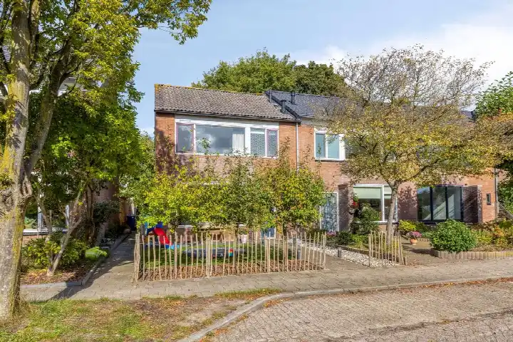 Corner house for sale: Kamillelaan 85, Scherpenzeel Scherpenzeel (Ge)