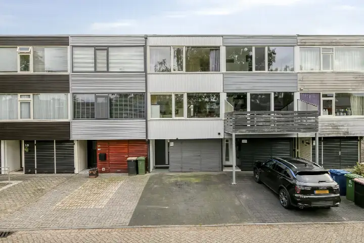 Tussenwoning te koop: Kamillestraat 19, De Mheen Apeldoorn