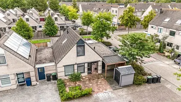 Hoekwoning te koop: Kamperfoeliestraat 18, Bloemenbuurt Zuid Almere